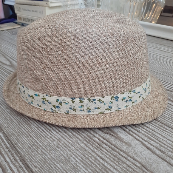 Lady's Fedora - Picture 5 of 5